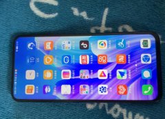 黑色华为mate手机